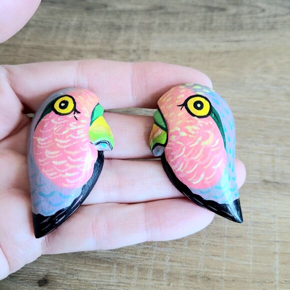 Vintage large wooden hand painted parrots earrings. Whimsical jewelry. - Picture 2 of 3